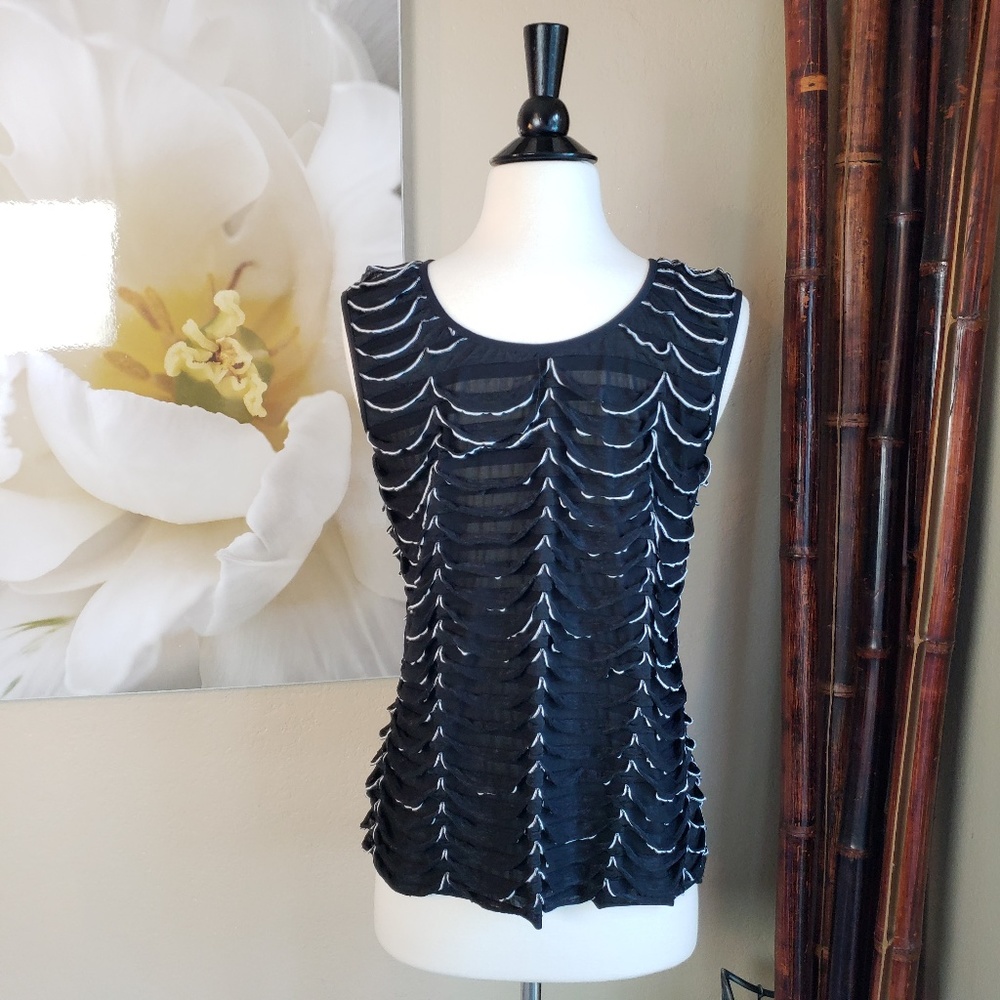 Elementz ~ Black & White Vent Top ~ Size L
